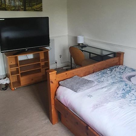 Spacious And Serene Stay Near Milton Keynes Centre Willen Szoba fotó