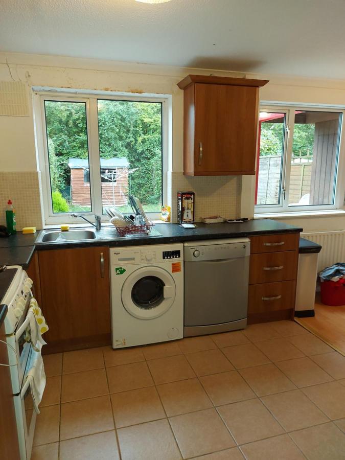 Spacious And Serene Stay Near Milton Keynes Centre Willen Kültér fotó