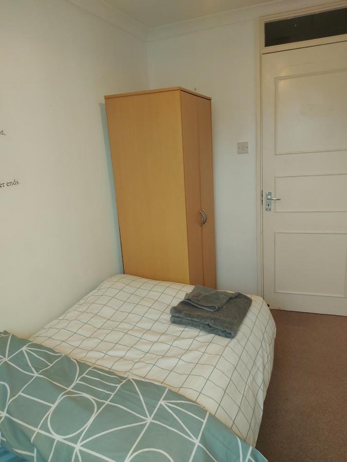Spacious And Serene Stay Near Milton Keynes Centre Willen Kültér fotó