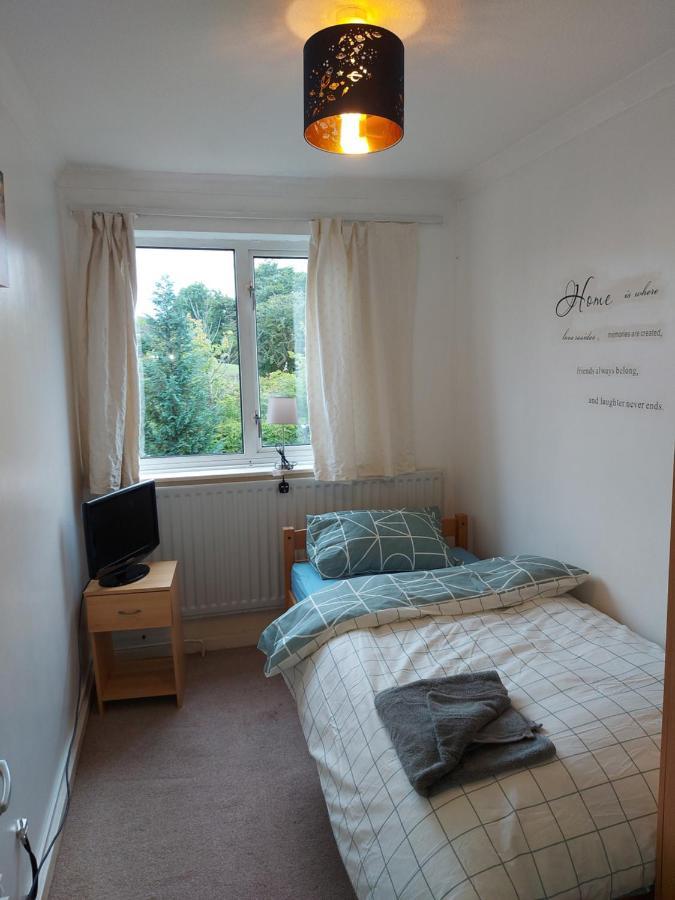 Spacious And Serene Stay Near Milton Keynes Centre Willen Kültér fotó