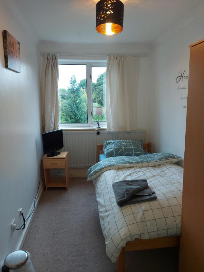 Spacious And Serene Stay Near Milton Keynes Centre Willen Kültér fotó
