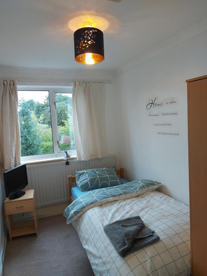 Spacious And Serene Stay Near Milton Keynes Centre Willen Kültér fotó