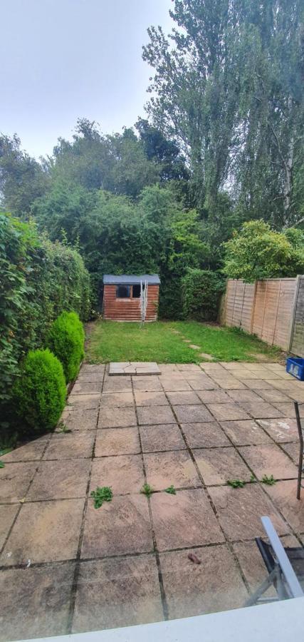 Spacious And Serene Stay Near Milton Keynes Centre Willen Kültér fotó