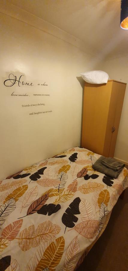Spacious And Serene Stay Near Milton Keynes Centre Willen Kültér fotó