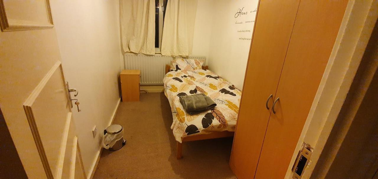 Spacious And Serene Stay Near Milton Keynes Centre Willen Kültér fotó
