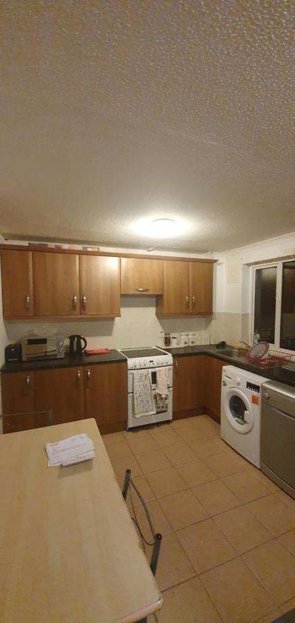 Spacious And Serene Stay Near Milton Keynes Centre Willen Kültér fotó