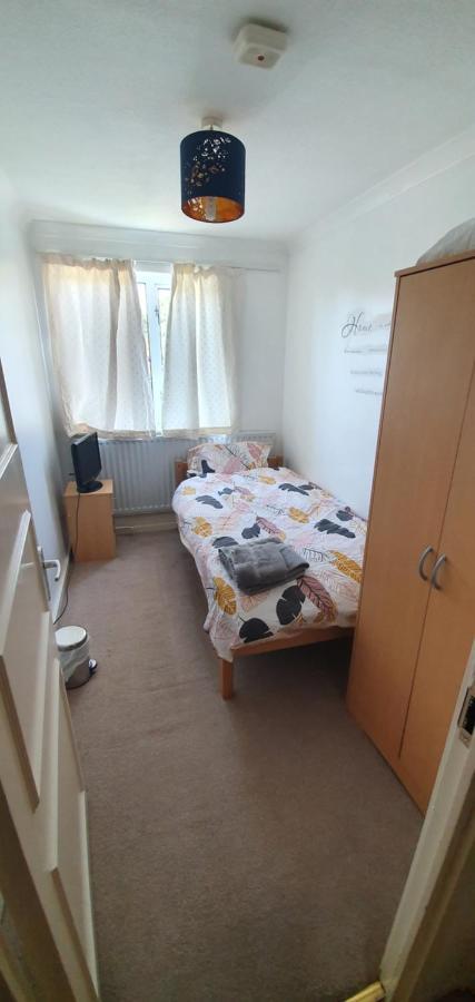 Spacious And Serene Stay Near Milton Keynes Centre Willen Kültér fotó