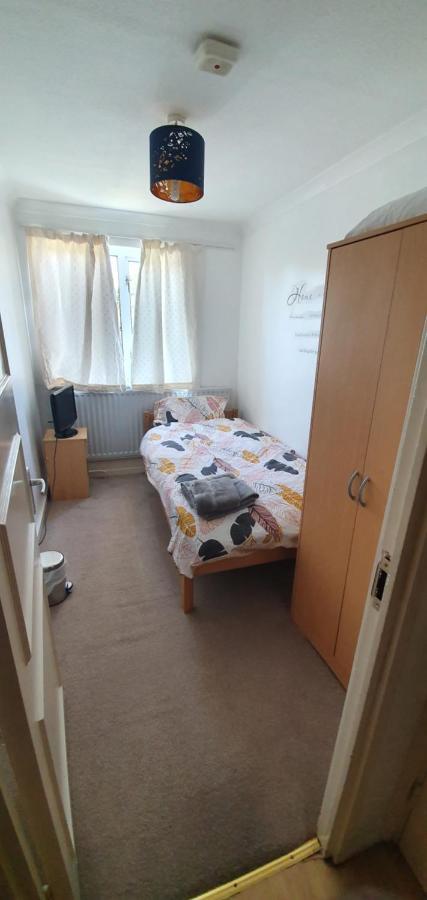 Spacious And Serene Stay Near Milton Keynes Centre Willen Kültér fotó