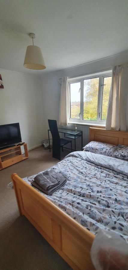 Spacious And Serene Stay Near Milton Keynes Centre Willen Kültér fotó